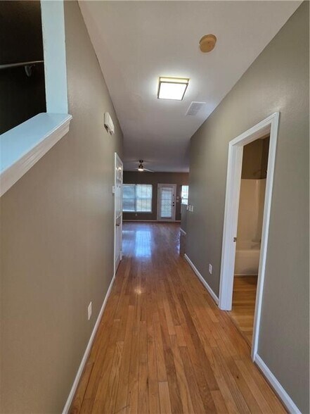 Building Photo - 7067 Brookview Cir