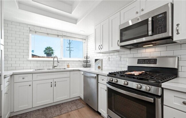 Building Photo - 1600 Crescent Heights St