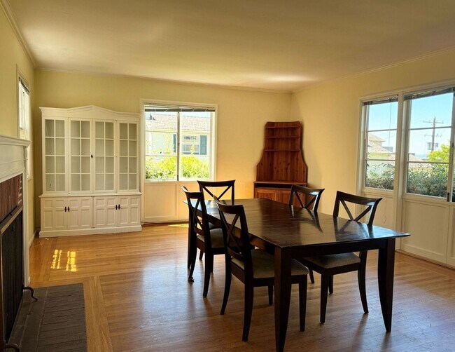 Building Photo - This is a Berkeley Lifestyle. | 3BR | 1.5BA | 1,450 SF | Just Steps from Campus