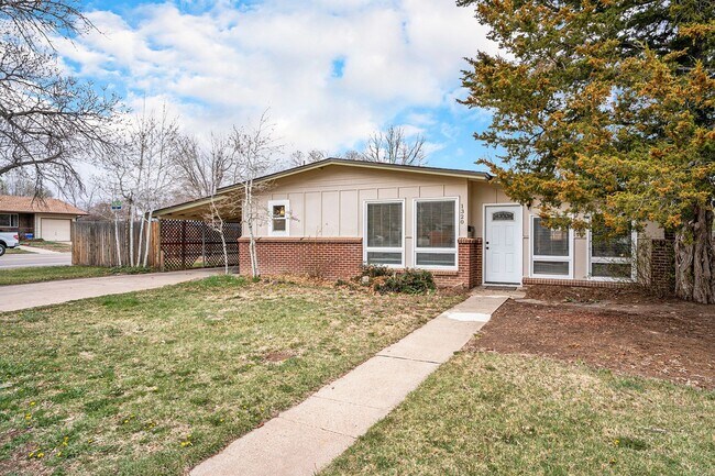 Building Photo - 3 Bed ranch minutes from CSU and pet and s...