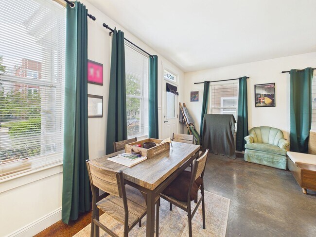 Building Photo - 1112 Porter St