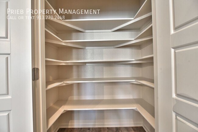 Building Photo - Reserve Townhome - Available June 9th