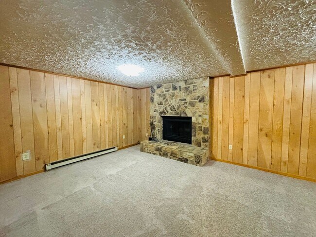 Building Photo - 1813 Gardenspring Dr