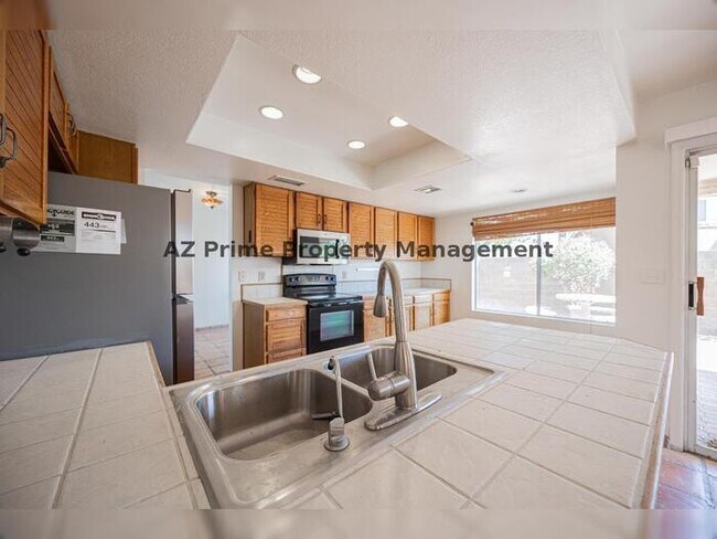 Building Photo - 489 W Carmen St