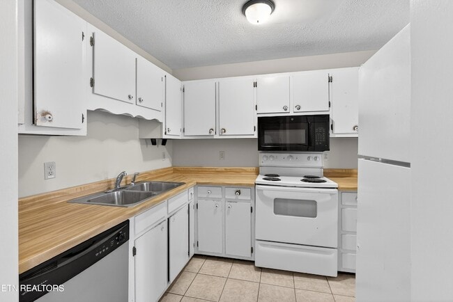 Building Photo - 1426 Mountain Ranch Rd