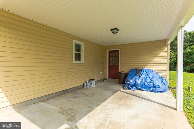 Building Photo - 6055 Dawn Dr