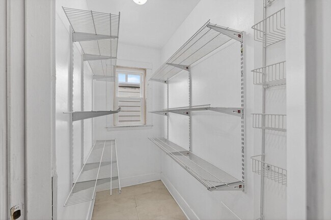 Building Photo - 64 Topliff St