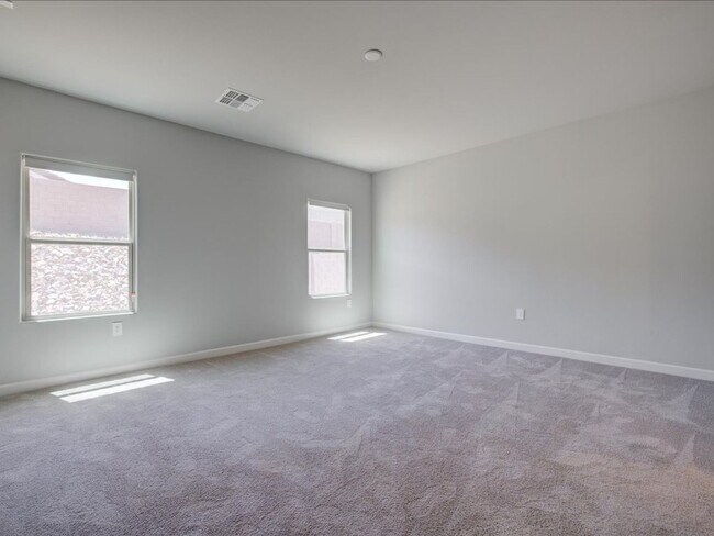Building Photo - Corona de Tucson 4 Bedroom 2 Bathroom