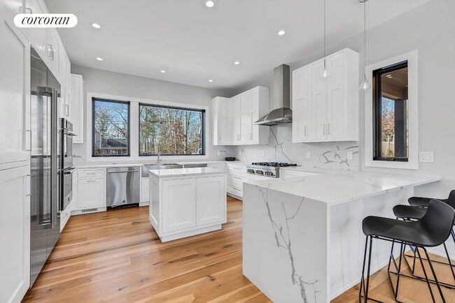 Building Photo - 24 Hedges Ln