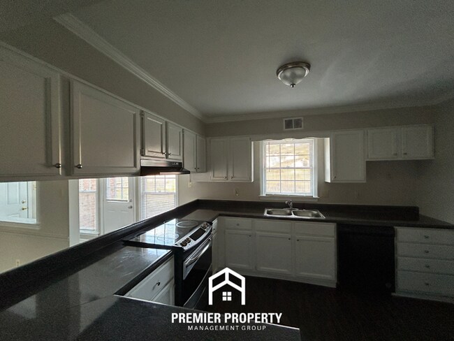 Building Photo - Spacious 3 Bedroom Home for Rent in Memphis | Vaulted Ceilings, Fireplace & Fenced Yard