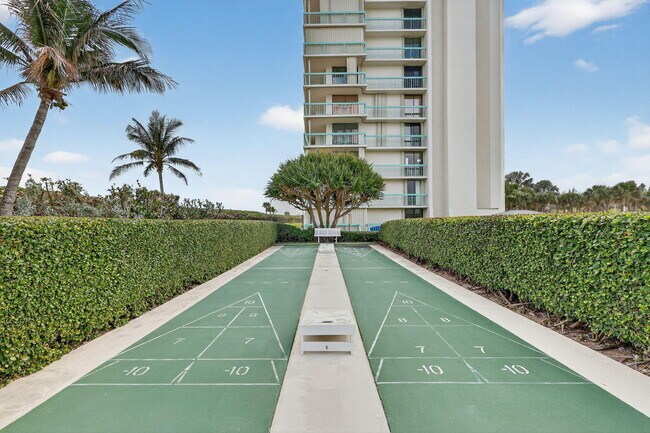 Building Photo - 9940 S Ocean Dr