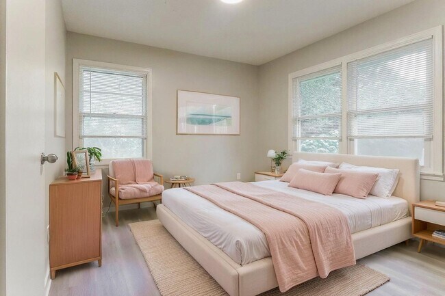 Building Photo - Modern 3BR Home on Quiet End Lot – Fully Updated!