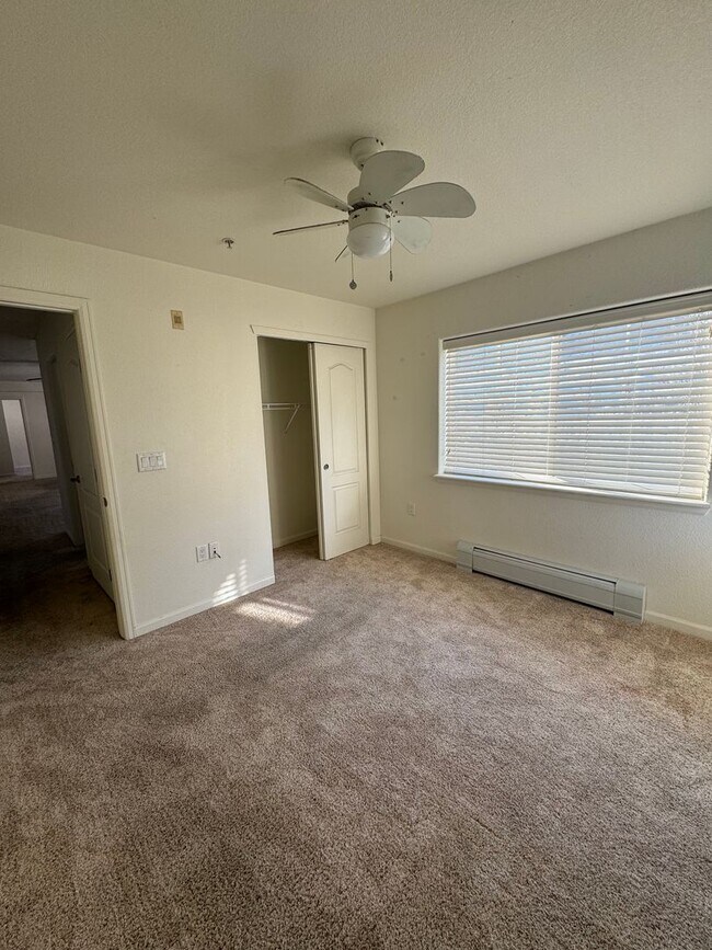 Building Photo - 3BD/2BA New Castle Apartment | 2-Car Garage| 1 Month FREE