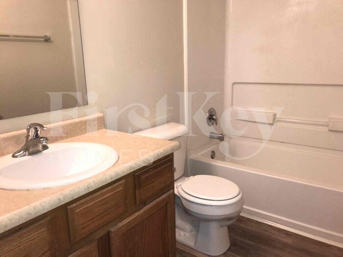 Building Photo - 1380 Pencross Ln