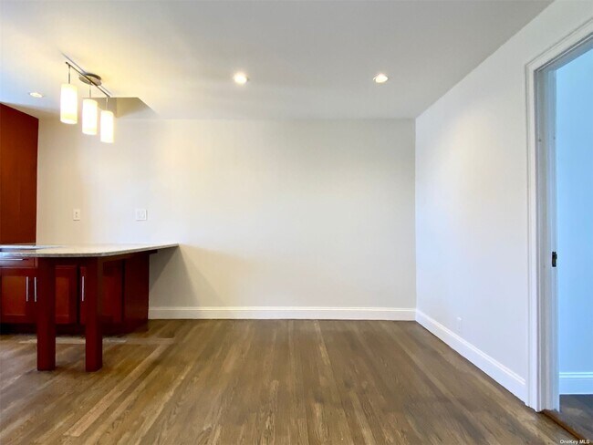 Building Photo - 20-33-33 32nd St