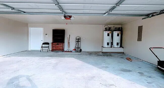 Building Photo - 8733 Polo Dr
