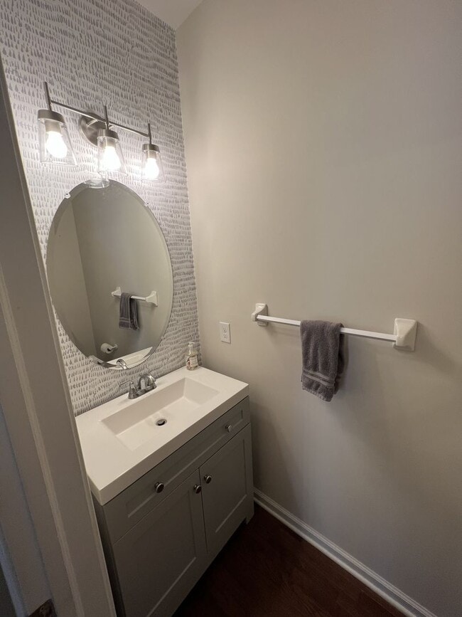 Building Photo - Beautiful like-new townhouse in Parkland school disctrict!