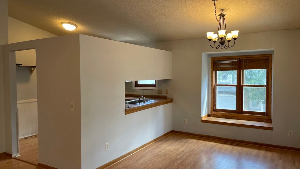 Building Photo - 5330 Highpointe Dr