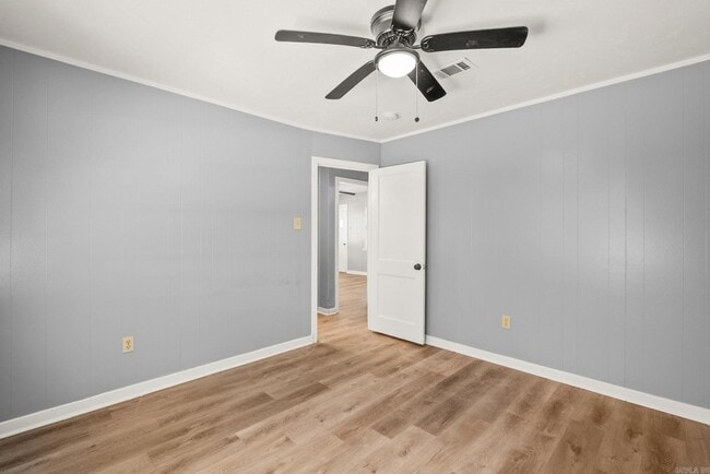 Building Photo - 713 Oakwood