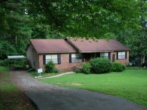 Building Photo - 533 Elder St
