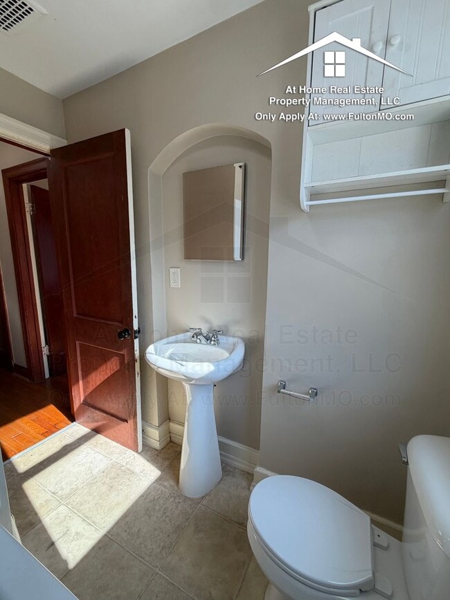 Building Photo - 707 Hollyhock Dr