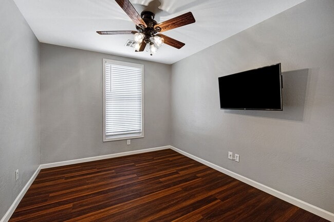 Building Photo - Modern Tri-Level Townhome in Copper Leaf C...