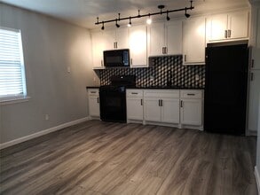 Building Photo - 1503 Ryon St