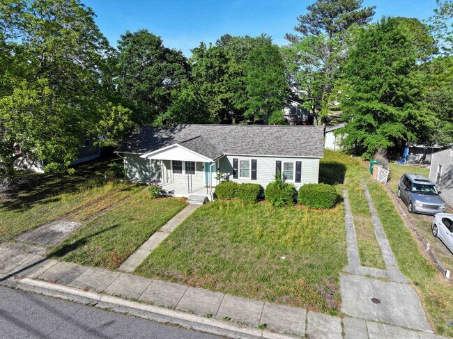 Building Photo - 912 Joyner St
