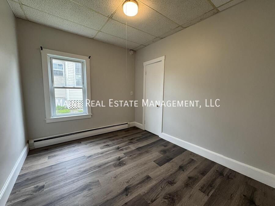 Building Photo - 172 College Ave