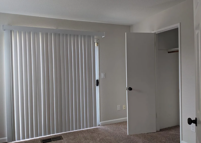 Building Photo - 941 Beechwood Cir