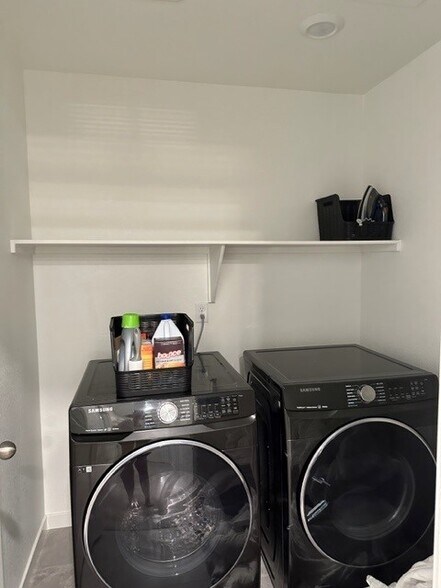 laundry - 11000 Uvalda St