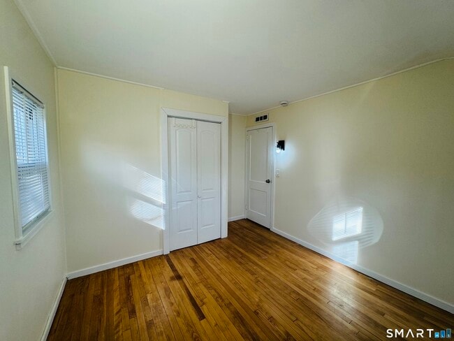 Building Photo - 11 Trefoil Ct