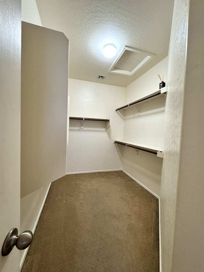 Building Photo - CHARMING 3 BEDROOM IN SPECTRUM COMMUNITY