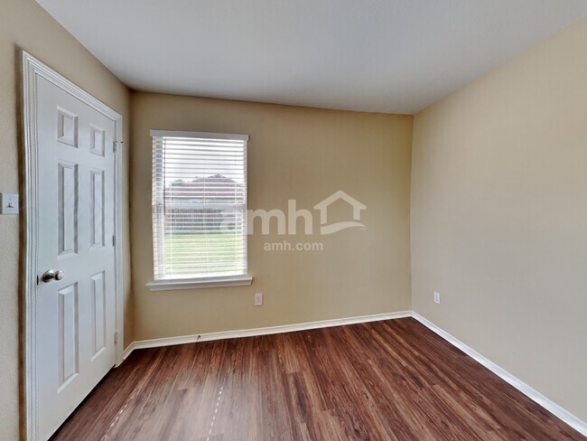 Building Photo - 6018 Hendricks Pass Dr