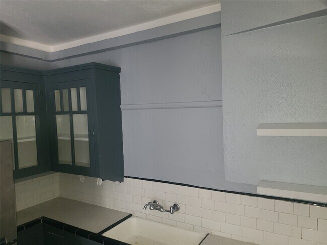 Building Photo - 4414 Woodside St