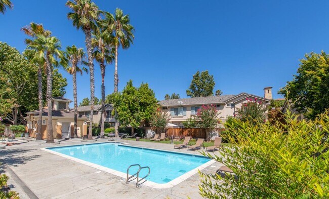 Building Photo - Newer 2 story townhome in desirable South San Jose Neighborhood