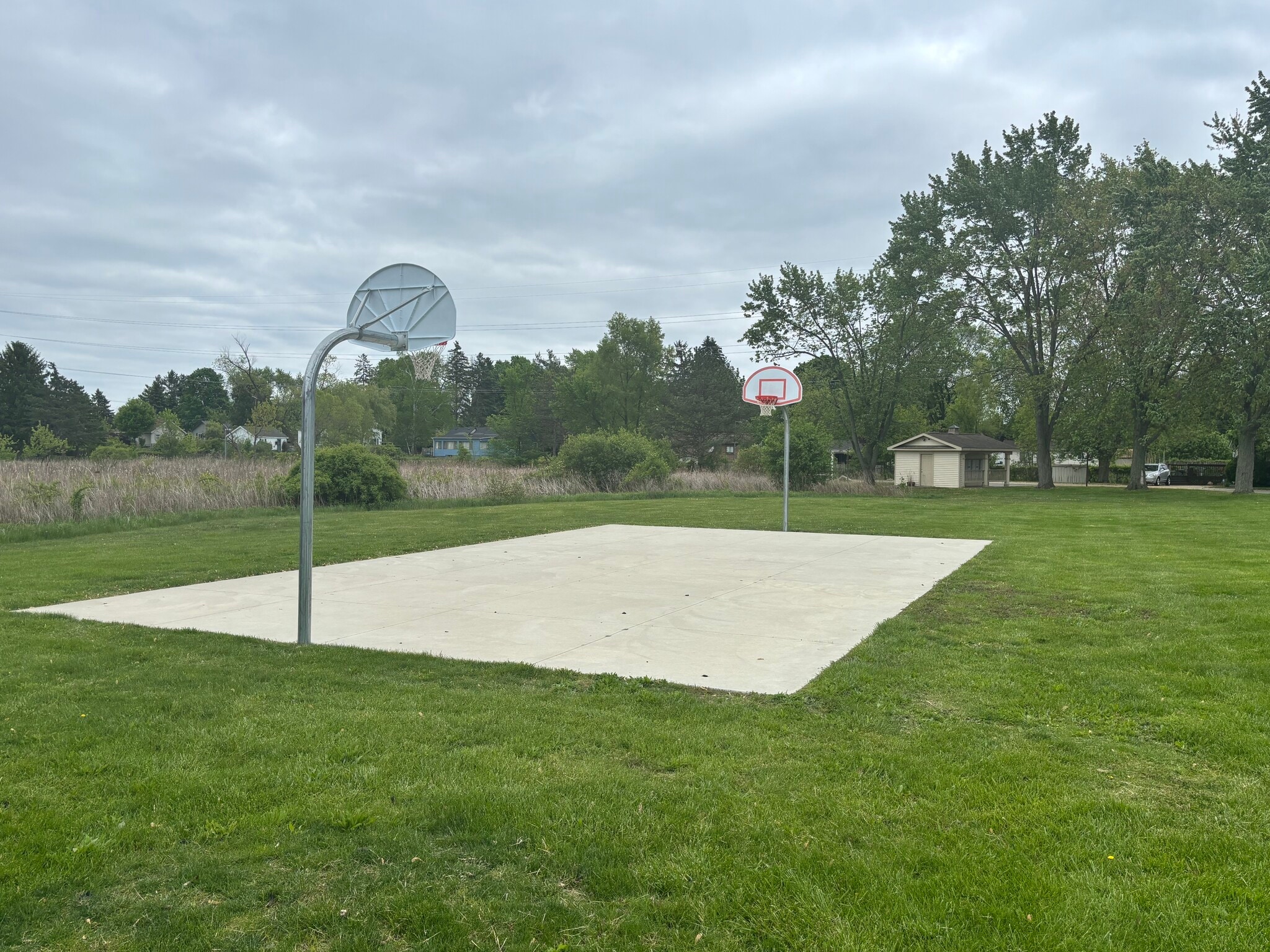 Building Photo - 831 N Pontiac Trail