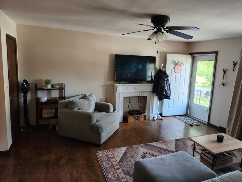 Living Room - 802 West St