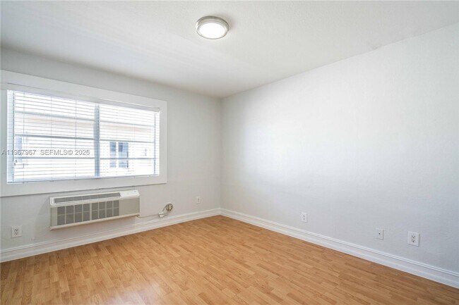 Building Photo - 7925 Hawthorne Ave