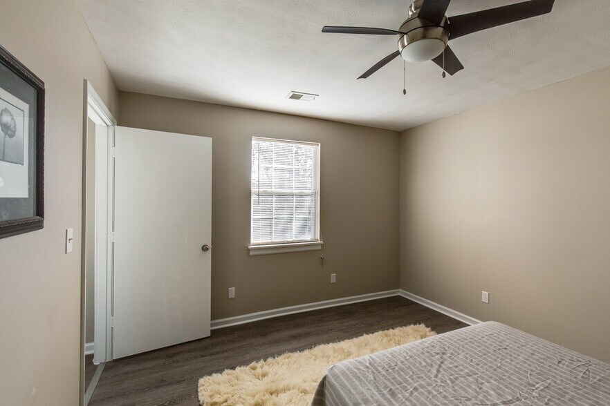 Building Photo - 1417 22nd Ave N