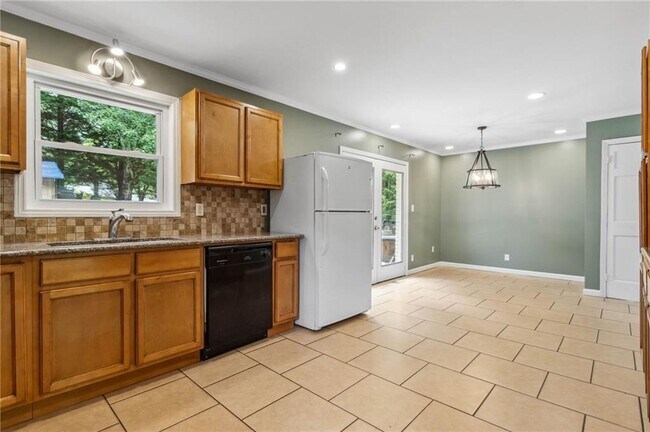 Building Photo - 2985 Dodson Dr