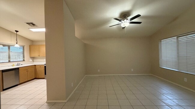 Building Photo - Freshly Painted 3 bedroom/2 bathroom Peoria Home!