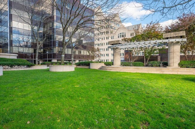 Building Photo - 127 Greyrock Pl