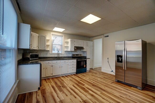 Building Photo - 1117 W High St