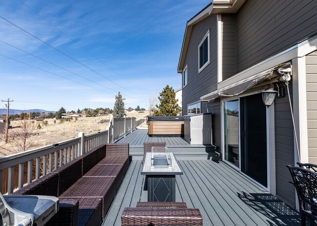 Building Photo - Fabulous 6 bedroom + office D20 Home with ...