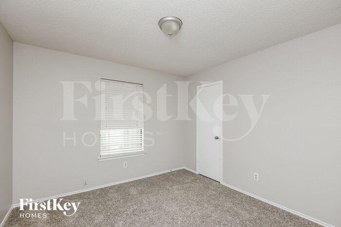 Building Photo - 3915 Wrentham Dr