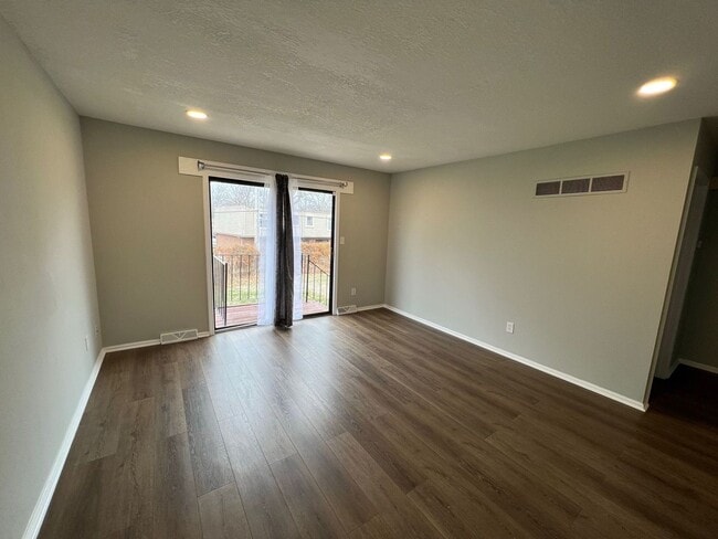 Building Photo - Updated 3-Bedroom Home with Garage in a Cul-de-Sac