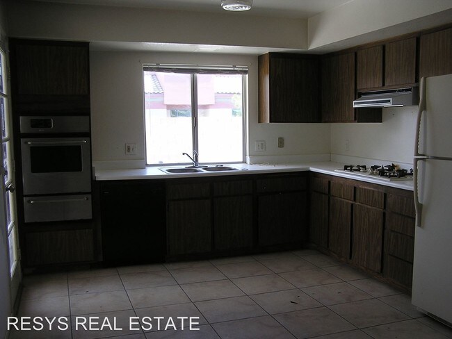 Building Photo - 3 br, 2 bath House - 5592 W TWAIN AVE