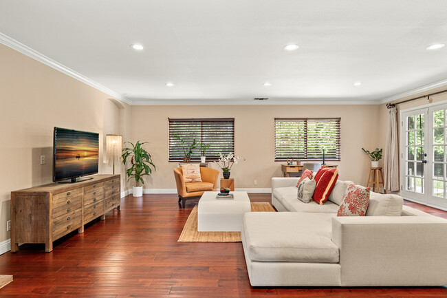 Building Photo - Chic Family house in West Covina