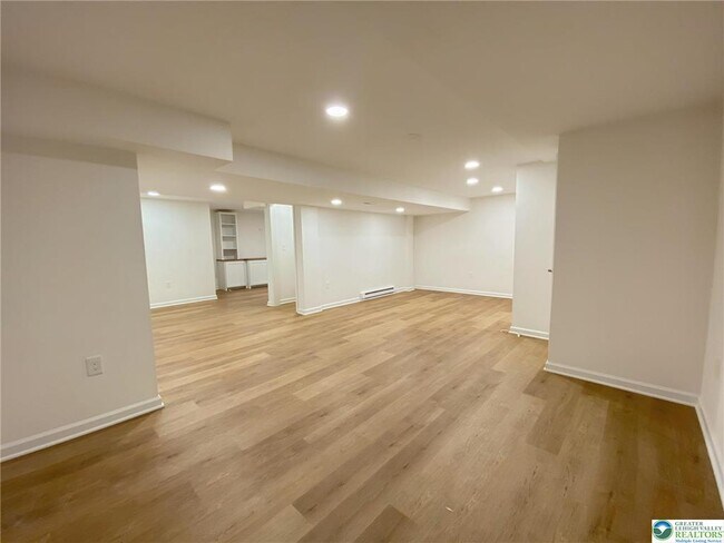 Building Photo - 2150 Rolling Meadow Dr